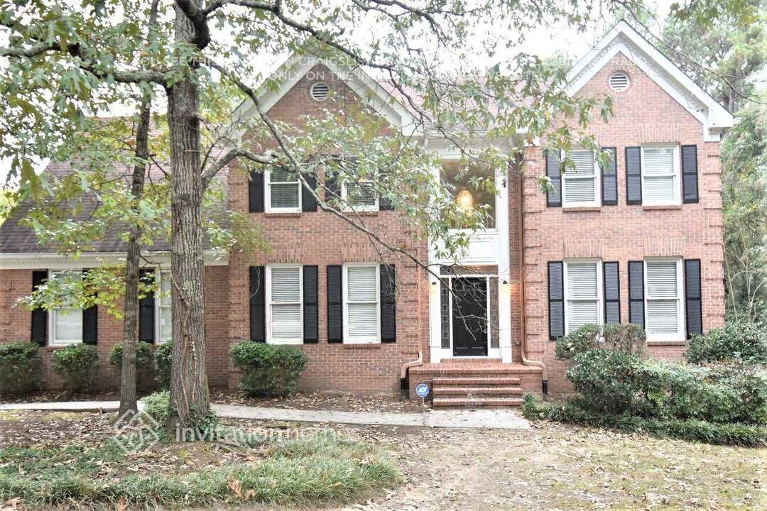 5055 Shadow Path Ln SW in Lilburn, GA - Building Photo