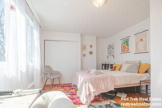 238 Everett St, Unit 2 in Boston, MA - Foto de edificio - Building Photo