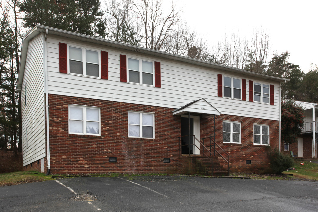 1962 Lakeview Rd in Asheboro, NC - Building Photo