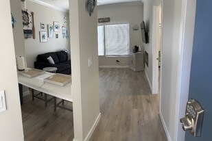 738 Dover Ct in San Diego, CA - Building Photo