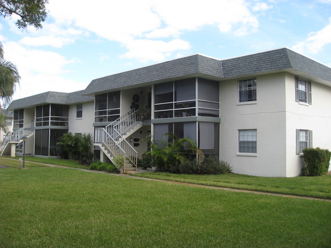 Plantation Apartments in Vero Beach, FL - Building Photo - Building Photo