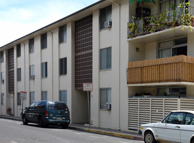 Iolani Banyan in Honolulu, HI - Building Photo - Building Photo