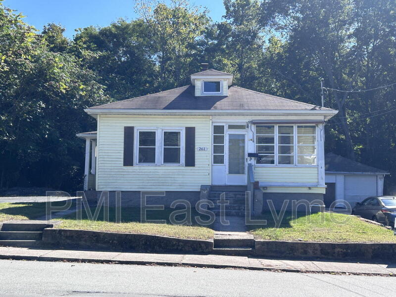 261 Boswell Ave in Norwich, CT - Building Photo