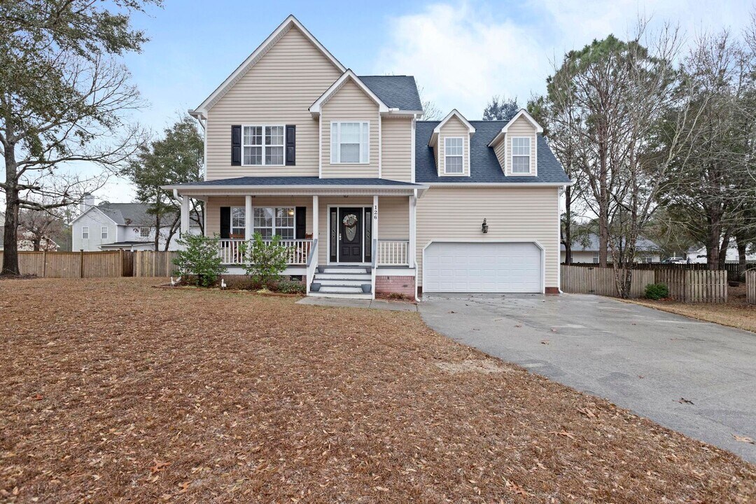 126 Shellbank Dr in Sneads Ferry, NC - Foto de edificio