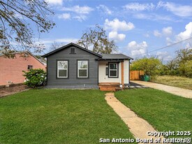 2239 Burnet St in San Antonio, TX - Building Photo