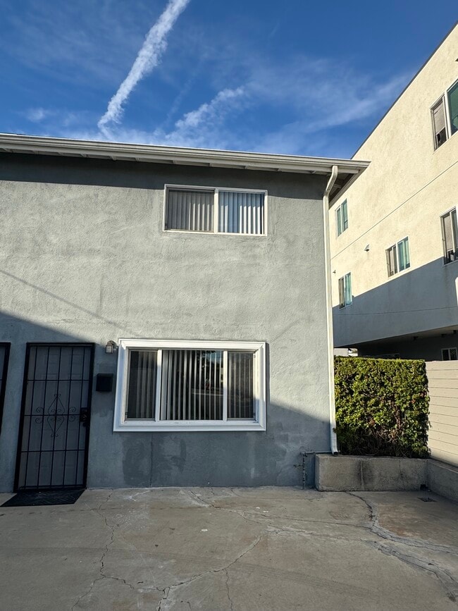 1639 W 80th St, Unit Rear unit