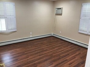 52 April Ln in Hicksville, NY - Building Photo - Building Photo