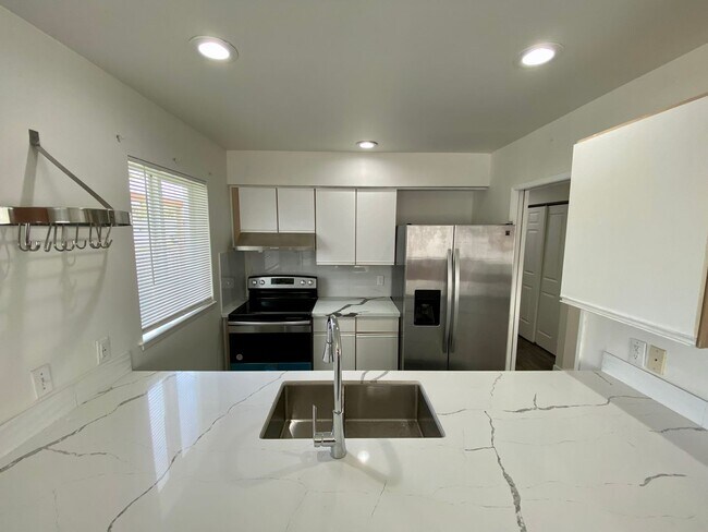 936 E St in Blaine, WA - Building Photo - Building Photo