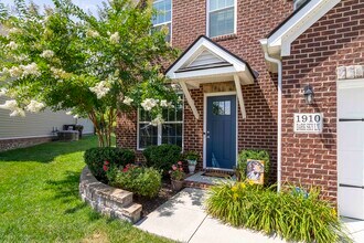 1910 Dark Sky Ln in Knoxville, TN - Building Photo - Building Photo