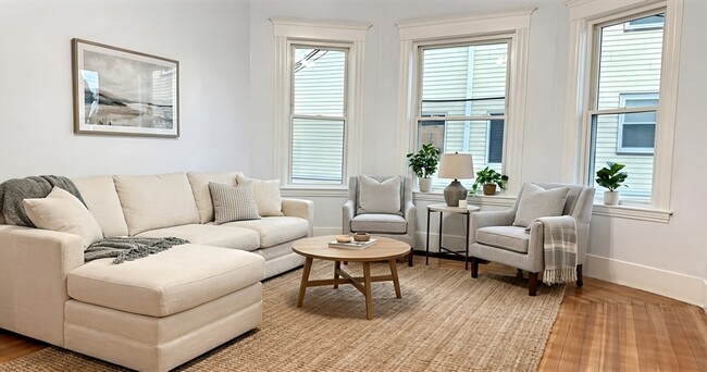 24 Elm St in Everett, MA - Building Photo - Building Photo