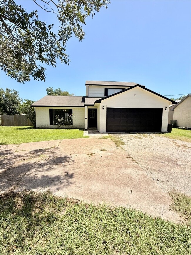 4611 County Rd 424 in Alvin, TX - Building Photo - Building Photo