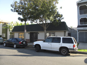 The Courtyards in Long Beach in Long Beach, CA - Building Photo - Building Photo