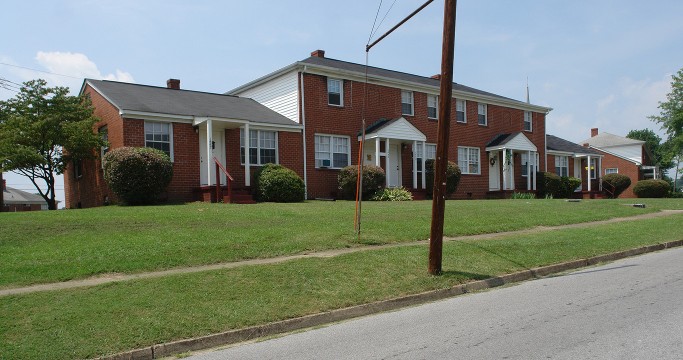 1447 Waverly Rd in Kingsport, TN - Building Photo