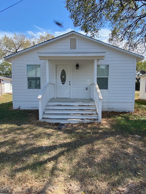 120 St George St in Gonzales, TX - Building Photo