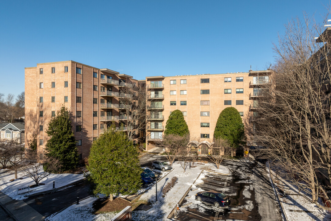 Holly House Condominium in Media, PA - Building Photo