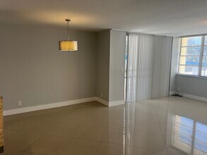 1825 S Ocean Dr, Unit 214 in Hallandale Beach, FL - Foto de edificio - Building Photo