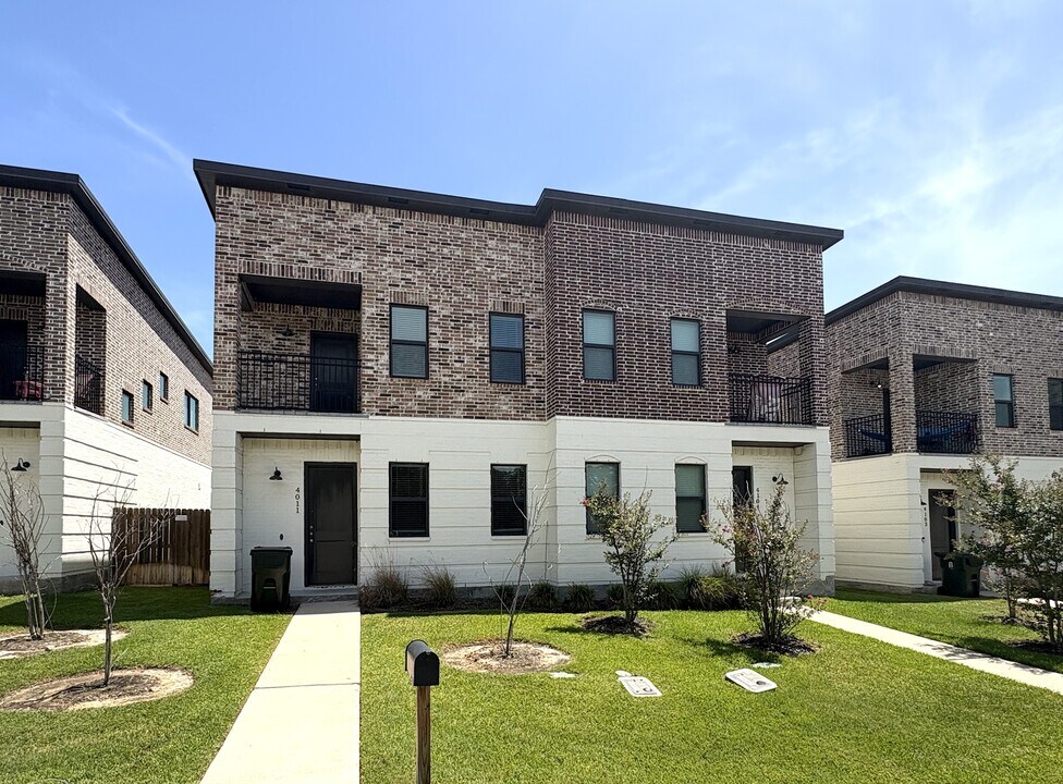4011 Oaklawn St in Bryan, TX - Building Photo