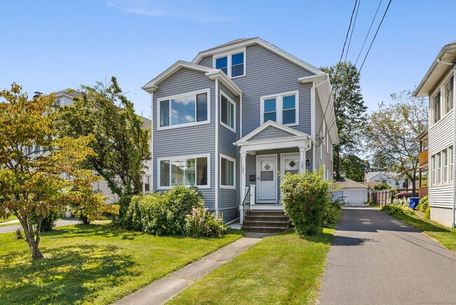 135 Dover Rd in West Hartford, CT - Building Photo - Building Photo