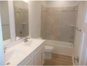 170 S Durham Dr in Wall Township, NJ - Foto de edificio - Building Photo