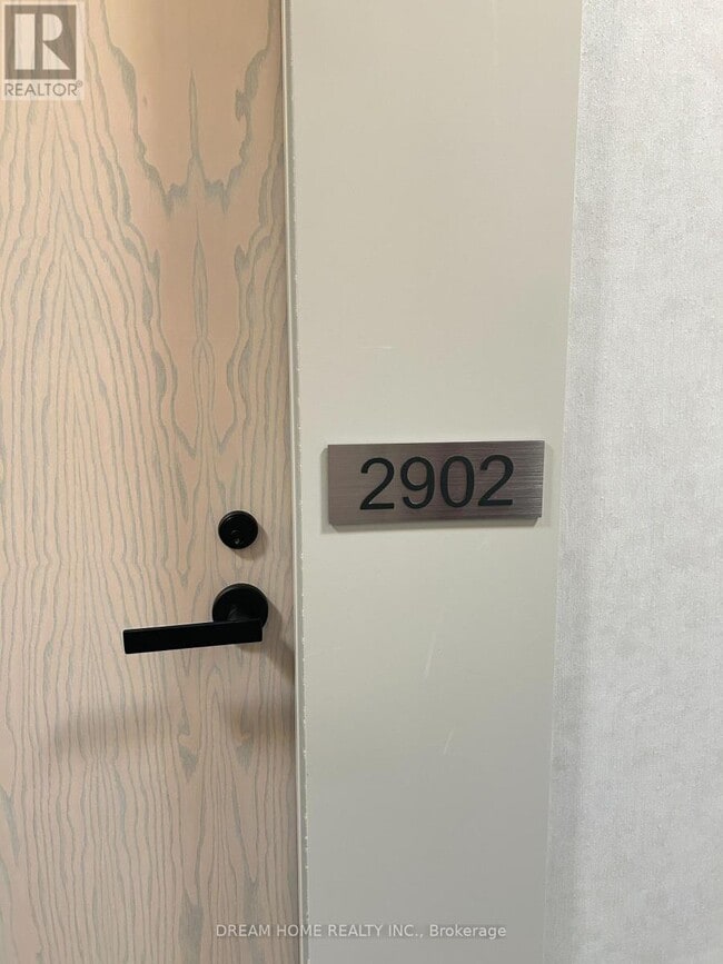 28 Interchange Wy in Vaughan, ON - Building Photo - Building Photo