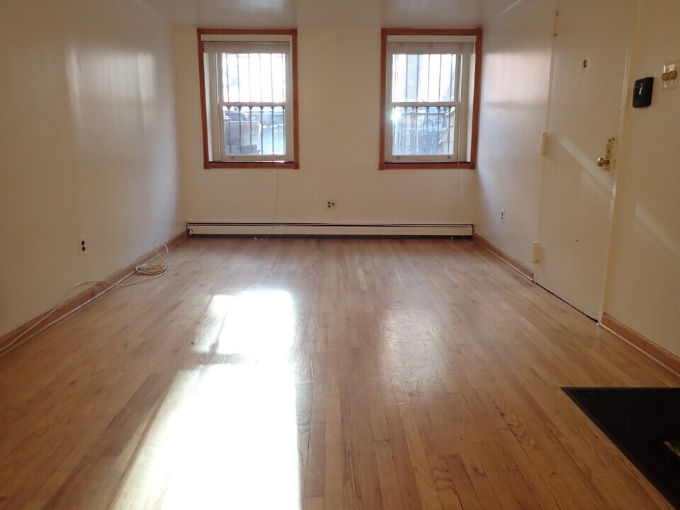 326 Carlton Ave in Brooklyn, NY - Building Photo