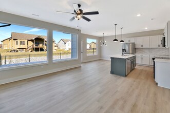 2265 N 159th Ct E in Wichita, KS - Foto de edificio - Building Photo