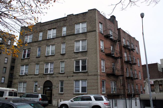 316 E 211th St in Bronx, NY - Building Photo - Building Photo