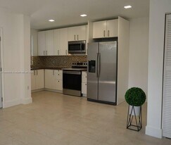 1450 NE 147th St in Miami, FL - Building Photo