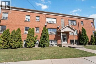 2189 King St E in Hamilton, ON - Building Photo - Building Photo