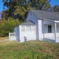 1175 Blue Creek Rd in Hogansville, GA - Building Photo