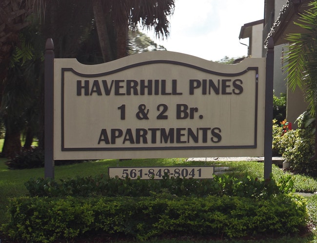 Haverhill Pines in West Palm Beach, FL - Building Photo - Building Photo