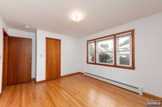 21 Wickers St in Clifton, NJ - Building Photo - Building Photo