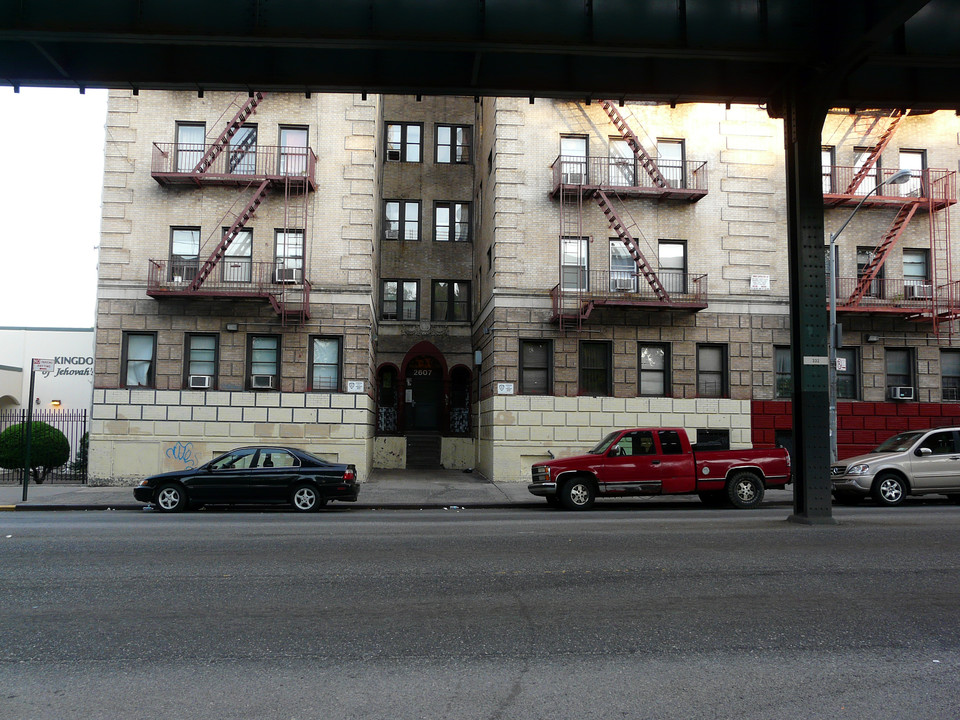 2607 Jerome Ave in Bronx, NY - Building Photo