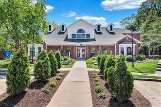 Rolling Brook Village in Woodbridge, VA - Building Photo - Building Photo