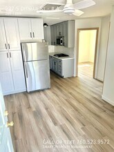 237 S Ditmar St in Oceanside, CA - Foto de edificio - Building Photo