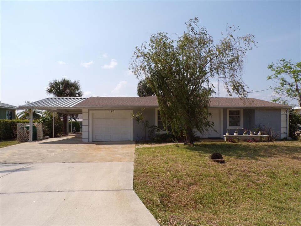 182 Chelsea Ct NW in Port Charlotte, FL - Building Photo