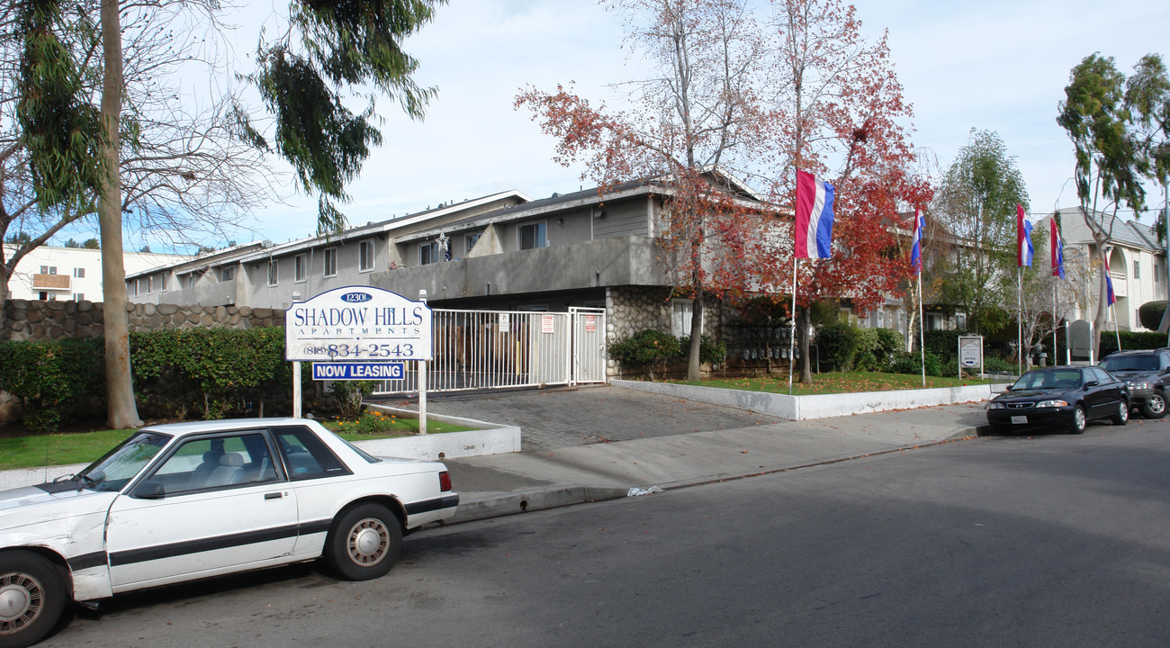 Shadow Hills in Pacoima, CA - Foto de edificio