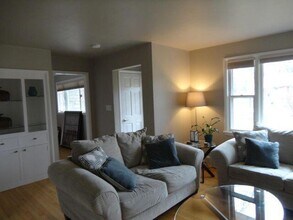 7422 N Navajo Rd in Fox Point, WI - Building Photo - Building Photo