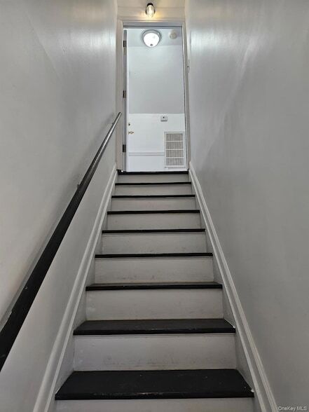 7 Montgomery St in Brentwood, NY - Building Photo - Building Photo