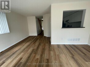 9 Fairglen Ave in Brampton, ON - Building Photo - Building Photo