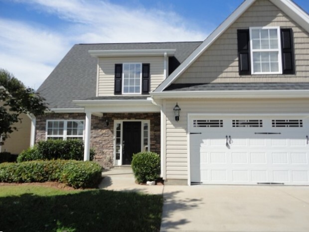 200 Falling Spring Ct in Simpsonville, SC - Building Photo