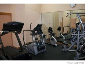 6345 Collins Ave, Unit PH-21 in Miami Beach, FL - Building Photo - Building Photo