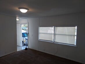 826 Queens Dr in Tool, TX - Building Photo - Building Photo