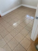 319 E San Joaquin Ave in Tulare, CA - Building Photo - Building Photo