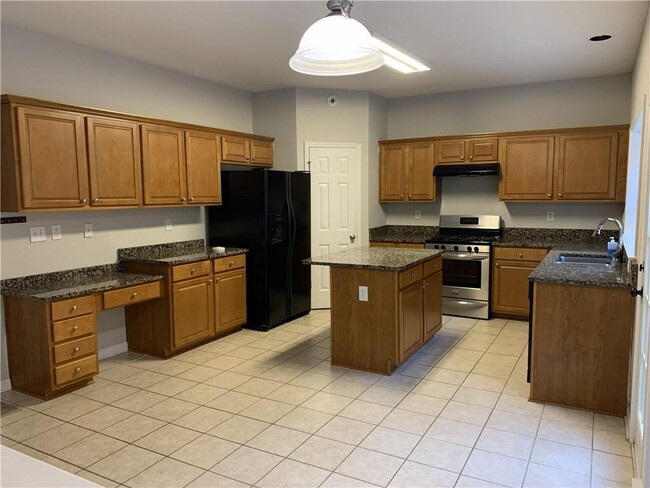 348 Crystal Downs Way NE in Suwanee, GA - Building Photo - Building Photo