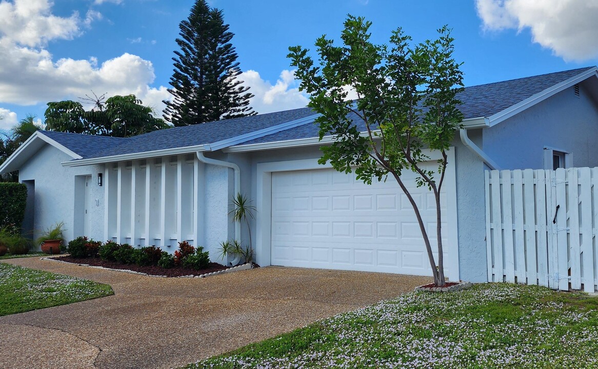 2645 SW 14th Ct in Deerfield Beach, FL - Foto de edificio