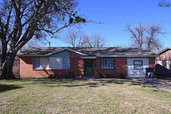 property at 1616 Phoenix Dr