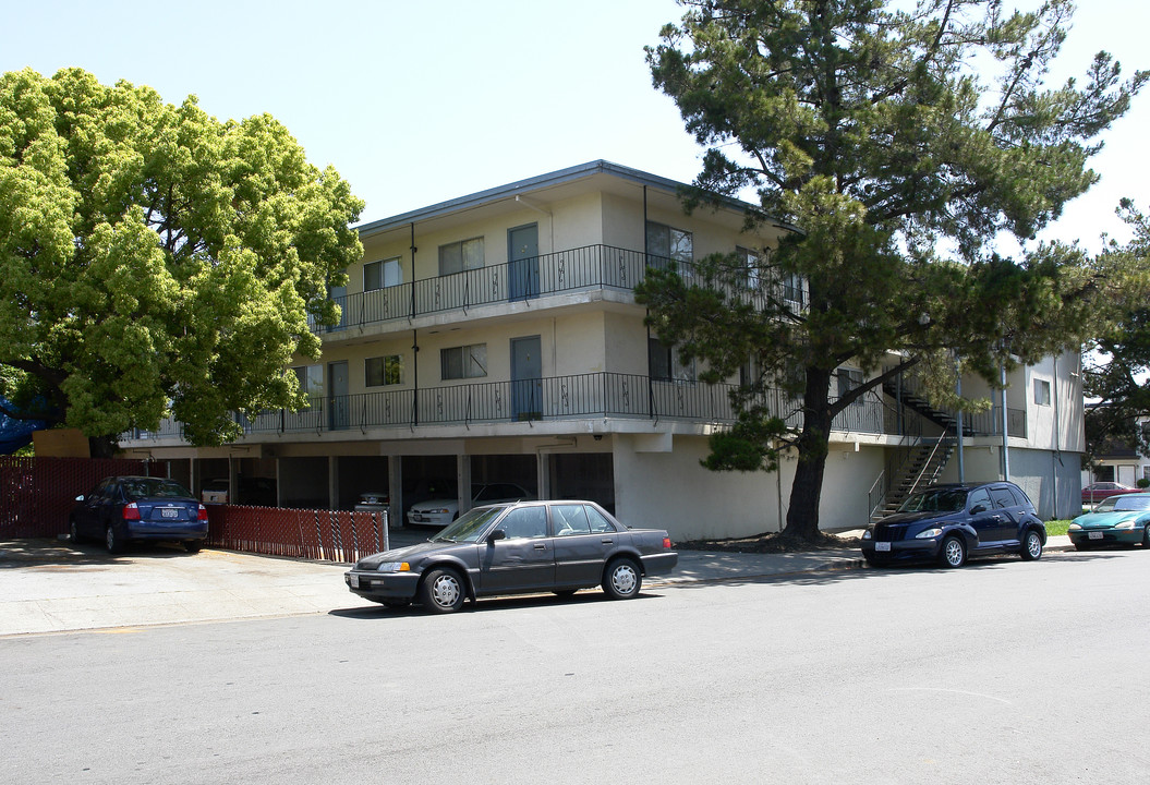 201 4th Ave in Redwood City, CA - Building Photo