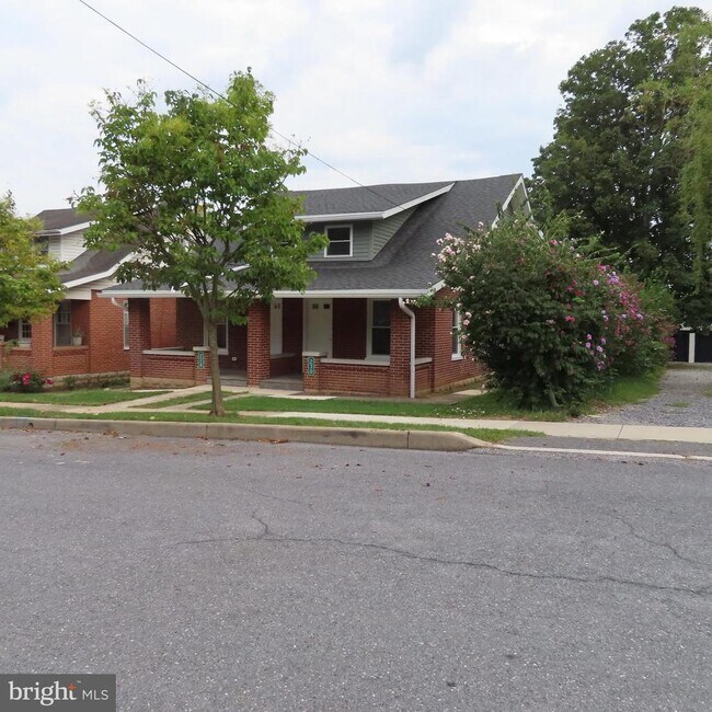 230 Rowe Ave in Greencastle, PA - Building Photo - Building Photo