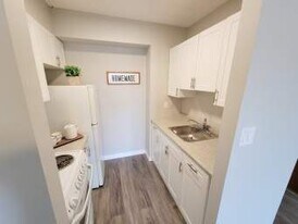 Trout Lake Place in North Bay, ON - Building Photo